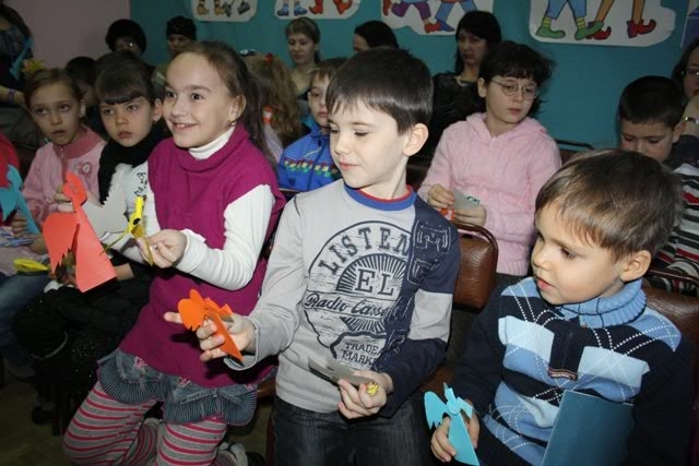 Библейские снегири и ангелы напомнили о Рождестве детям в Биробиджане