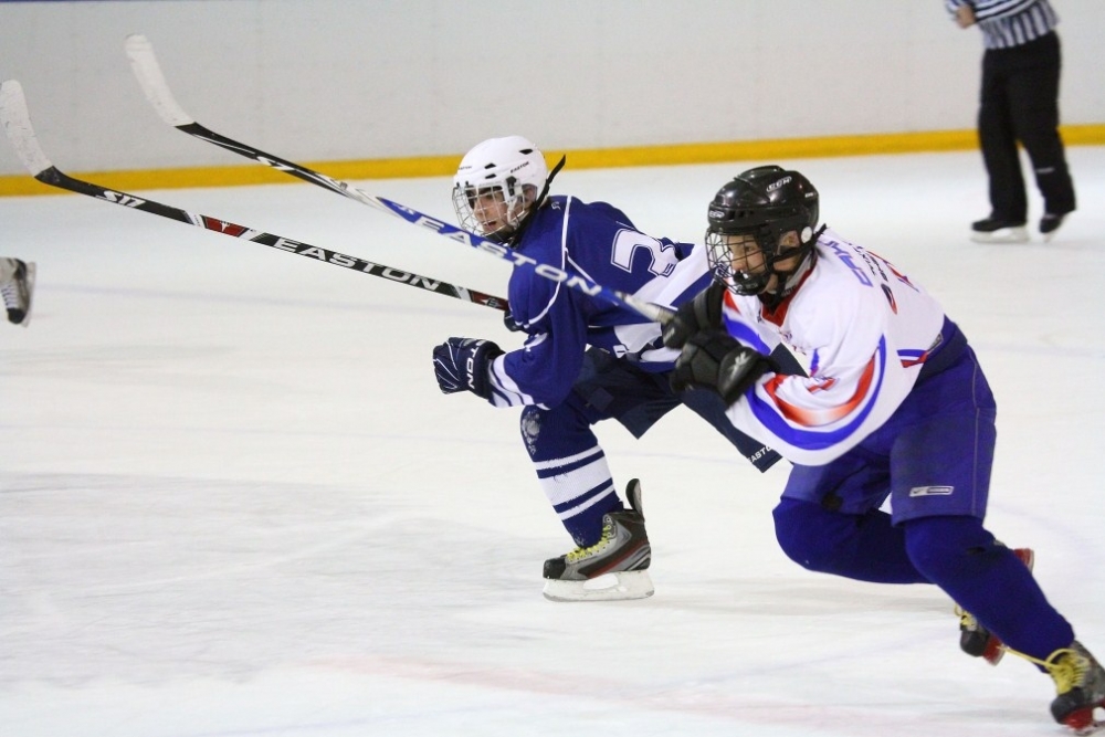Кристалл 2007 год  сахалин. Орлан. Хоккейная команда полюс золото. Хоккейные команды в южно-сахалинске. Первенство дальнего востока по хоккею.