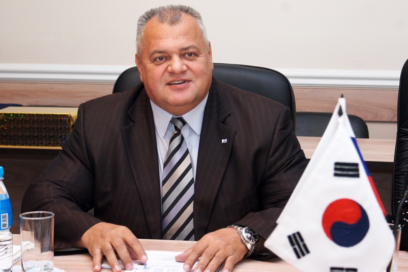 Глава Находки Олег Колядин