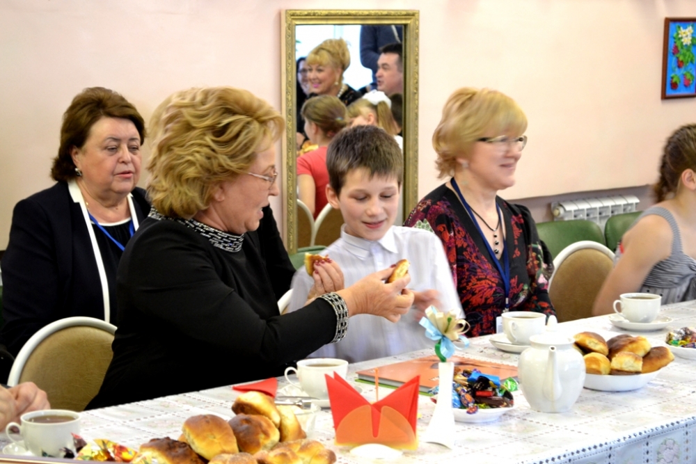 Ребята испекли председателю пироги