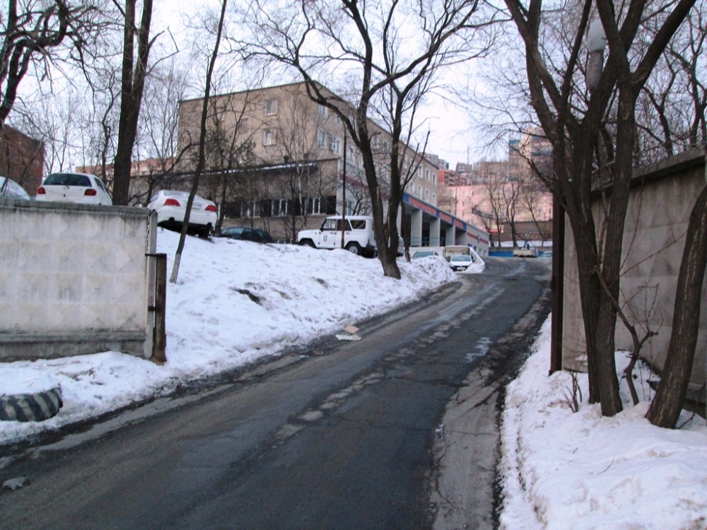 "Коммерческий" въезд на территорию пожарной части во Владивостоке