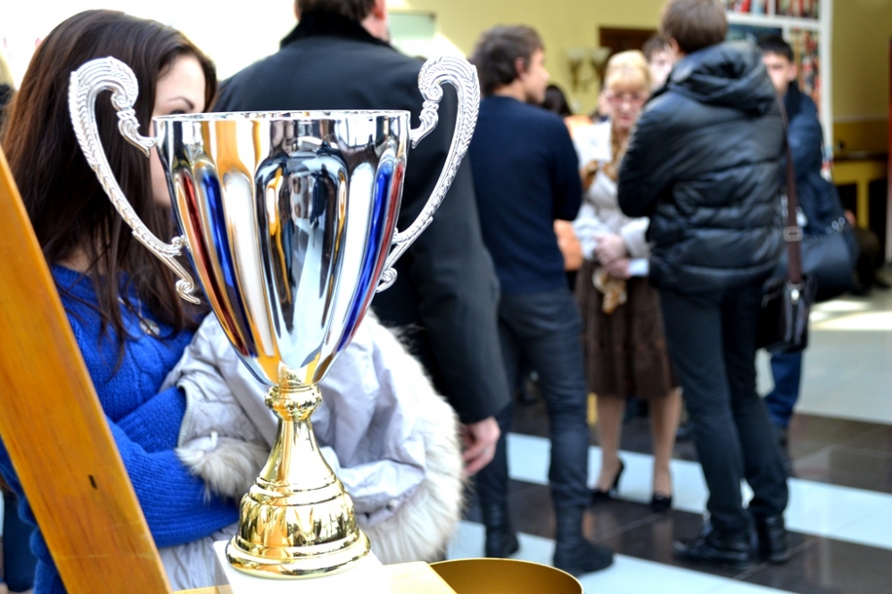 Многочисленные кубки в "копилке" университета 