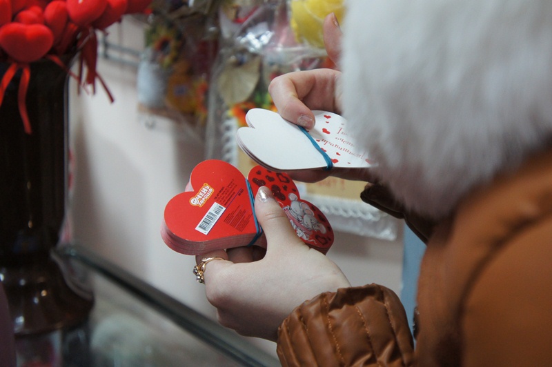 Влюбленные биробиджанцы отметят День Святого Валентина ужином и прогулками