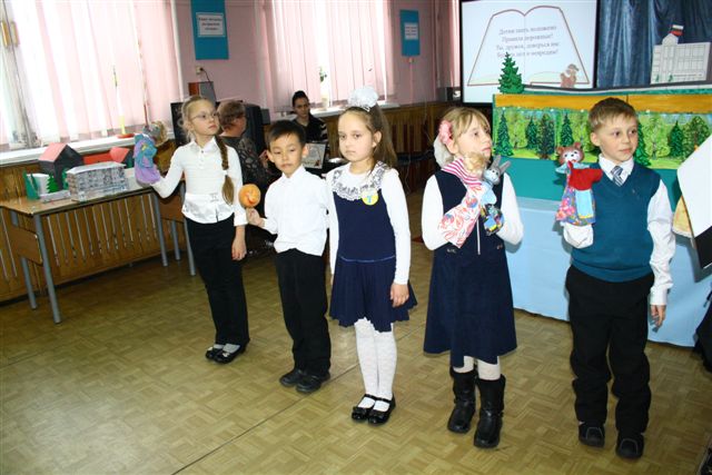 Детский кукольный театр показал премьеру спектакля о безопасности на дорогах