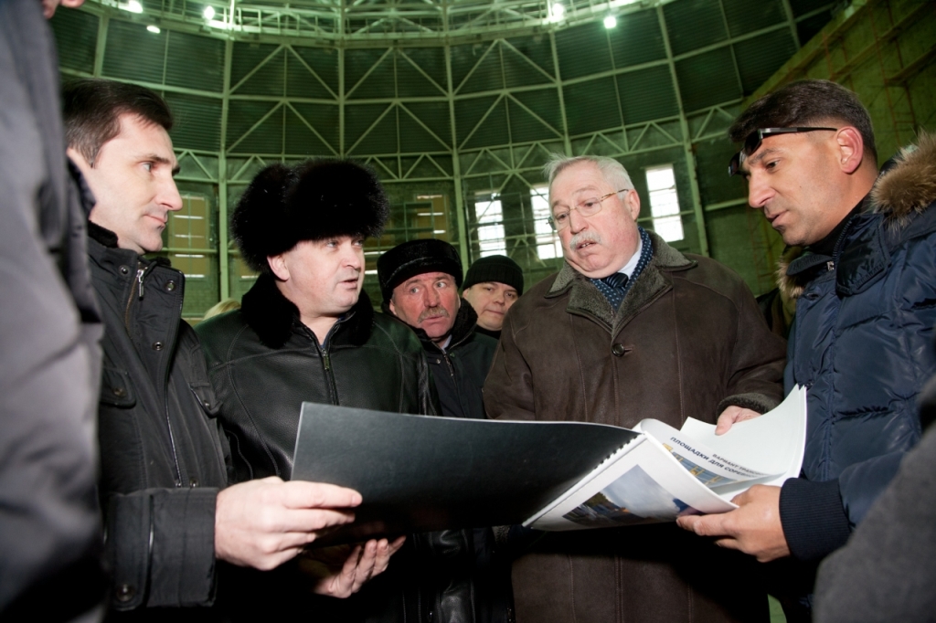 Площадку строительства Фетисов-холл во Владивостоке осмотрел губернатор Приморья