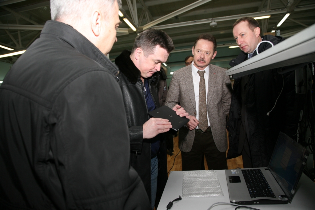 Сборочное производство компьютеров DNS в Артеме посетил глава Приморья