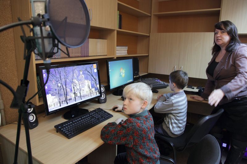 Азы тележурналистики начали постигать ученики православной студии "Ромашки" в Биробиджане