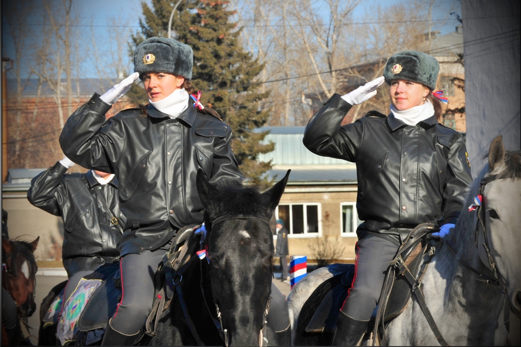 Фотовыставка "Женщины в полиции" открылась в ГУ МВД Приангарья в канун 8 марта