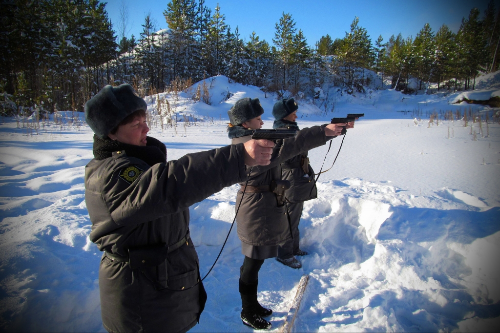 Фотовыставка "Женщины в полиции" открылась в ГУ МВД Приангарья в канун 8 марта