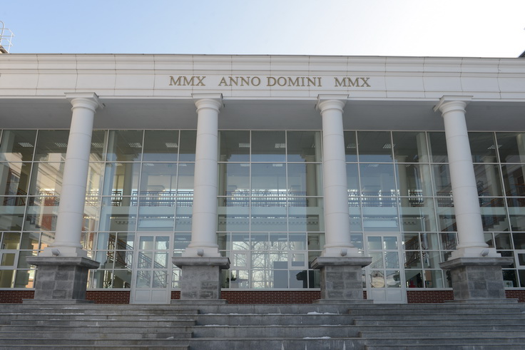 Колонны школы Президент