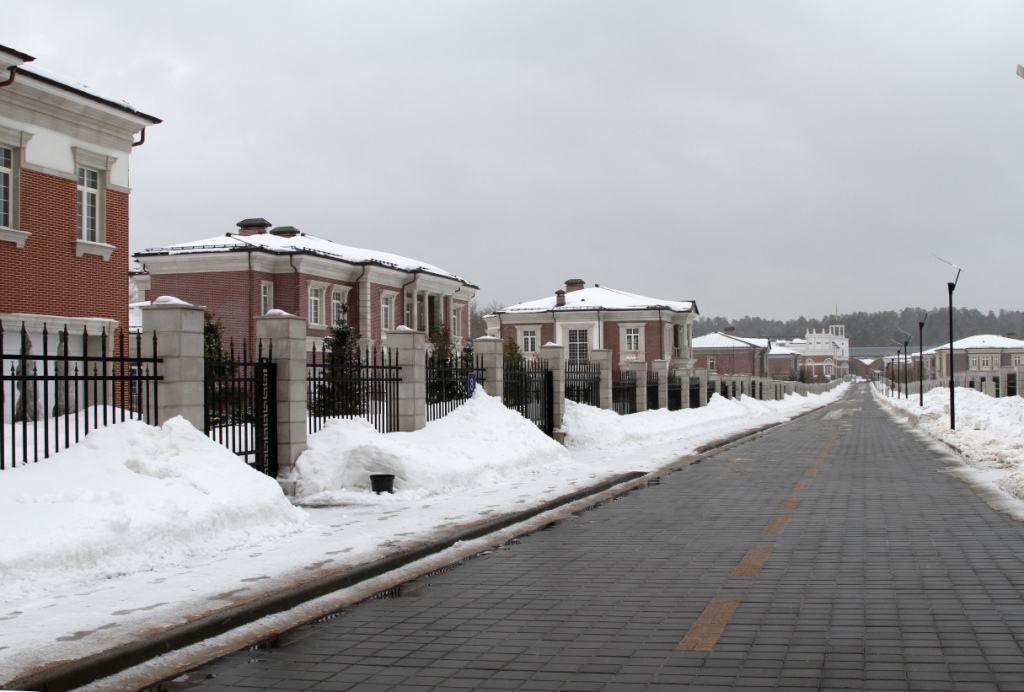 Аллея в "Park Ville Жуковка" 