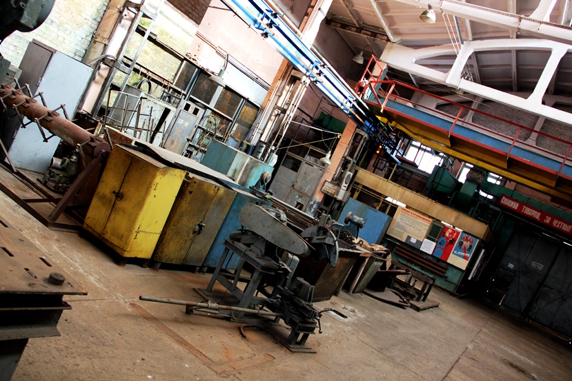 Внутри токарного цеха