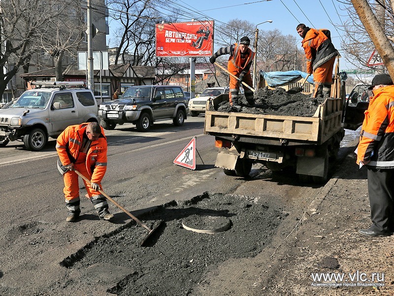 К аварийно-восстановительному ремонту дорог приступили во Владивостоке пресс-служба администрации Владивостока