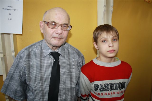 Старейший тренер Биробиджана по шахматам Давид Рывкин отметил 80-летие