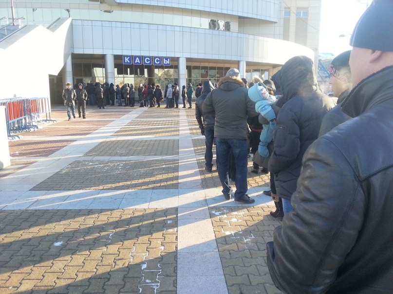 Гигантская очередь в кассы "Платинум Арены" образовалась сегодня утром в Хабаровске