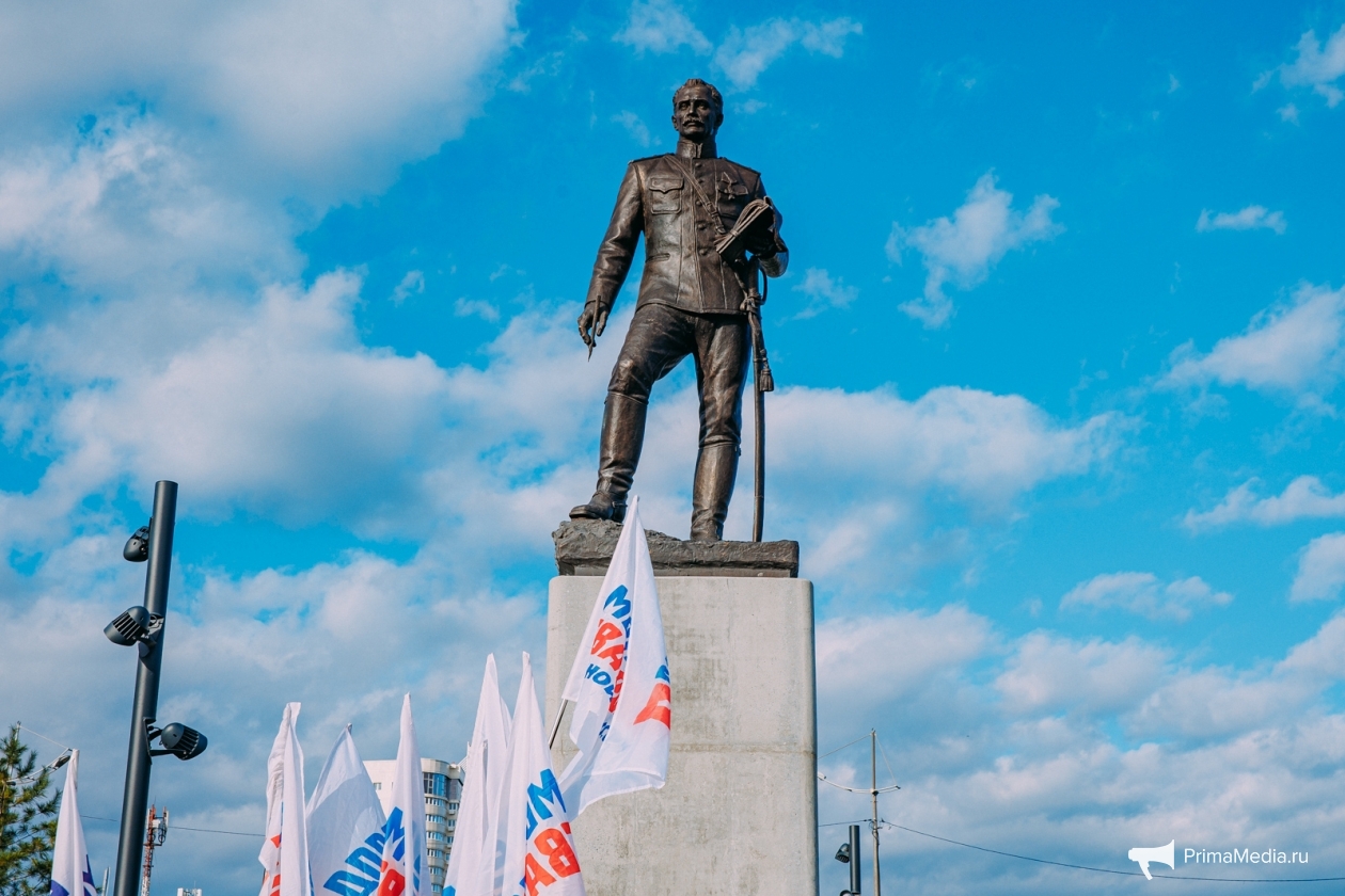 Ещё один памятник Владимиру Арсеньеву торжественно открыли во Владивостоке