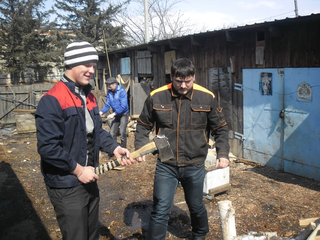 Тимуровцы Октябрьского района ЕАО взялись за топоры