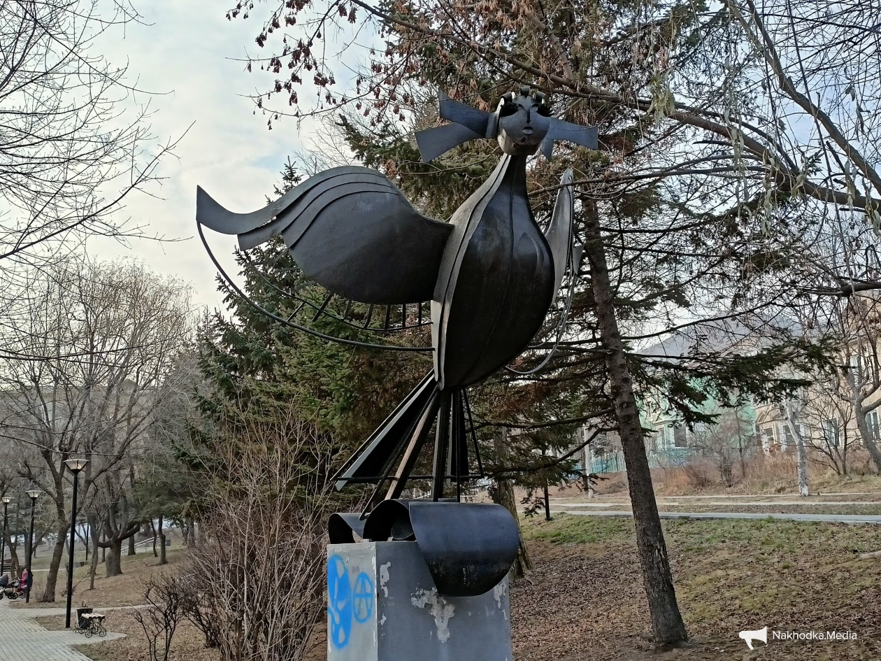 Скульптура "Птица", сквер "Пограничный", г. Находка