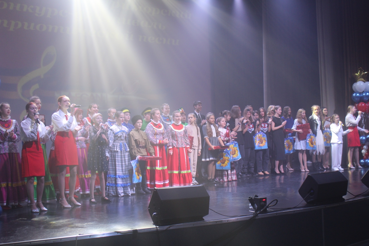 Гала-концертом завершился фестиваль патриотической песни "Голос сердца" в Уссурийске Анна Маринец, ИА UssurMedia