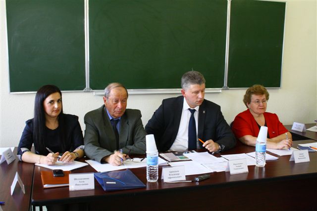 Руководители Биробиджана провели встречу с активом самоуправления