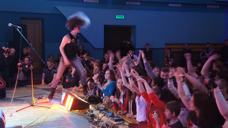 Молодежь Биробиджана "запуталась" в "Паутине" и насладилась драйвом до накала эмоций