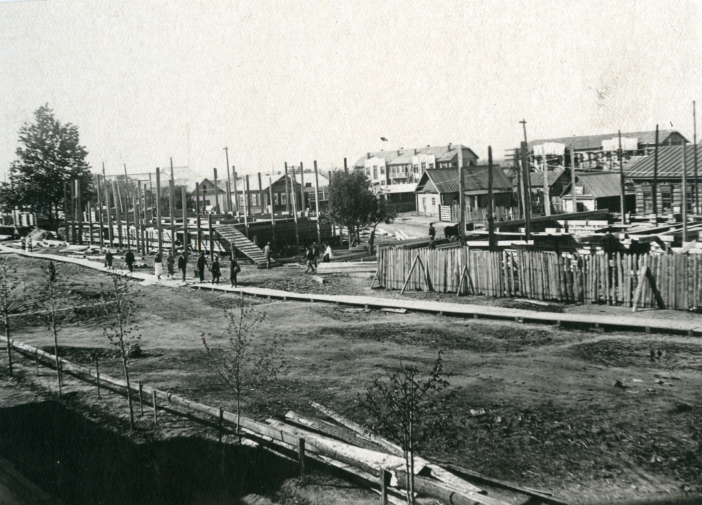 Строительство новой улицы в Биробиджане. Фотограф Я. Смертенко. 1936 г. Госархив ЕАО