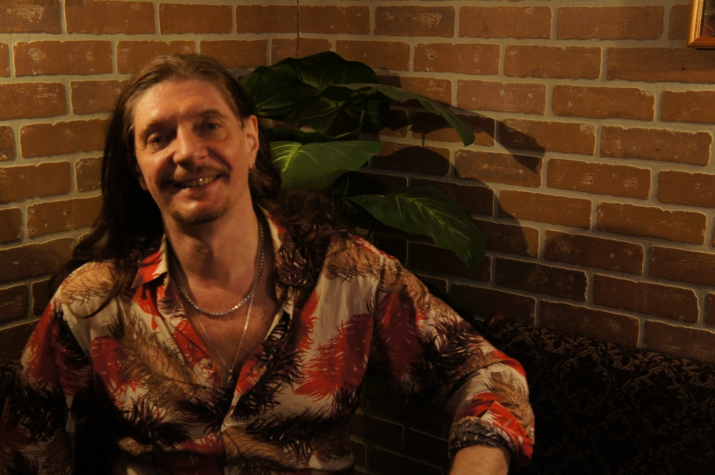 Один из лучших рок-музыкантов страны отметил день рок-н-ролла на Сахалине