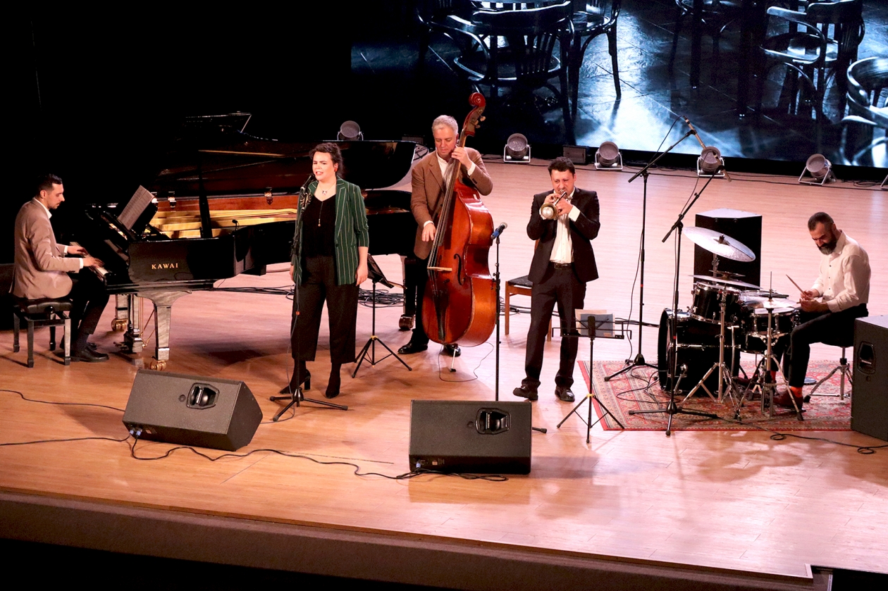 С концертной программой &quotHello, Satchmo!" в Магадане выступил квинтет московских джазменов Источник