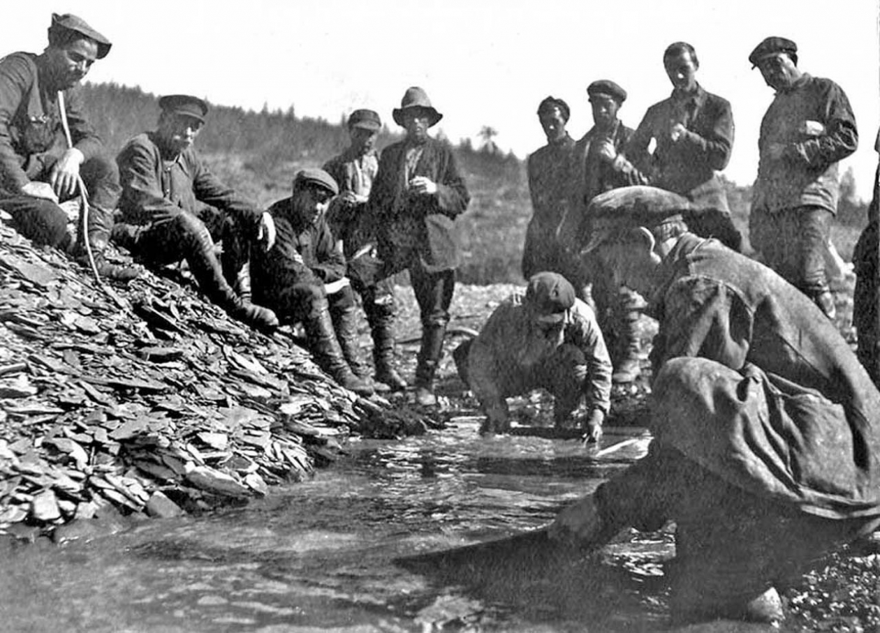 Лотошная промывка на реке Утиной. 30-е годы