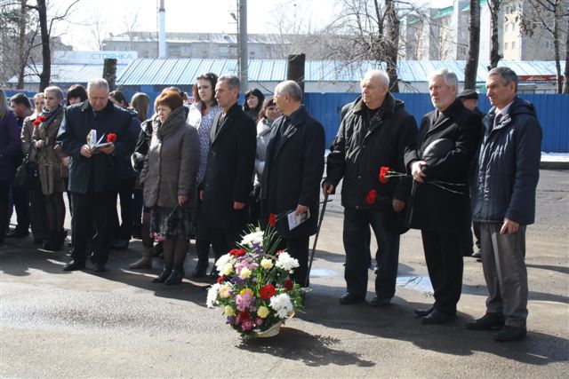 Встреча-реквием у памятной доски писателю Борису Миллеру прошла в Биробиджане