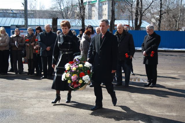 Встреча-реквием у памятной доски писателю Борису Миллеру прошла в Биробиджане