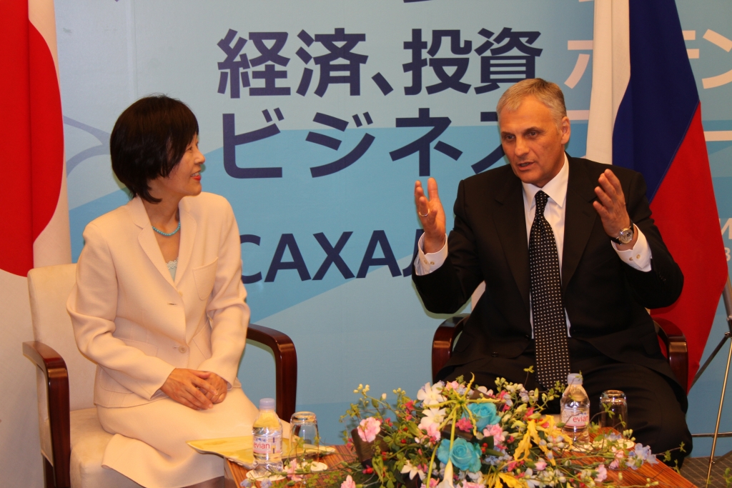 Губернатор Сахалинской области Александр Хорошавин и губернатор Хоккайдо Такахаси Харуми