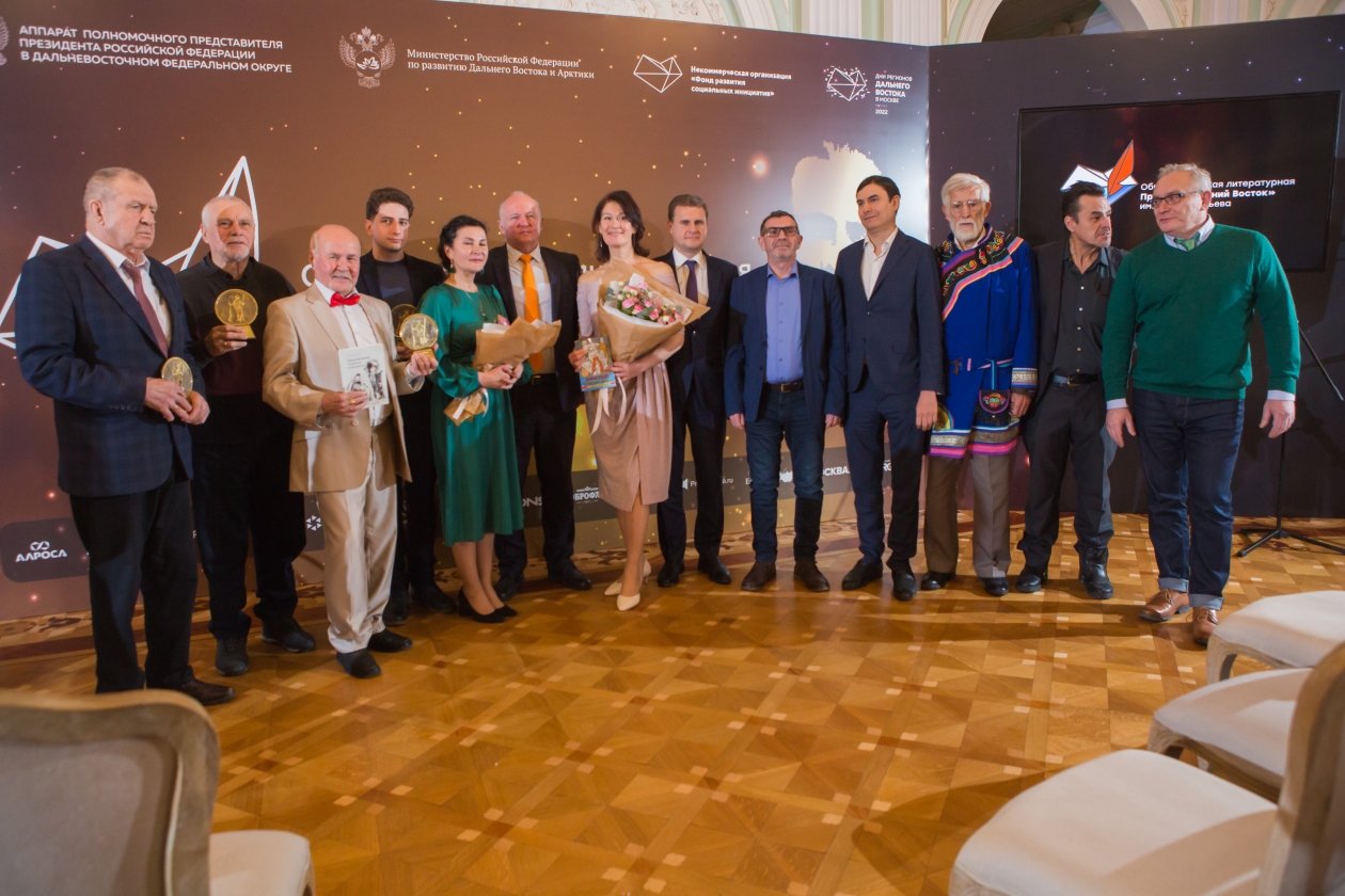Церемония награждения Премией имени Арсеньева за 2022 год. Фото на память ИА PrimaMedia