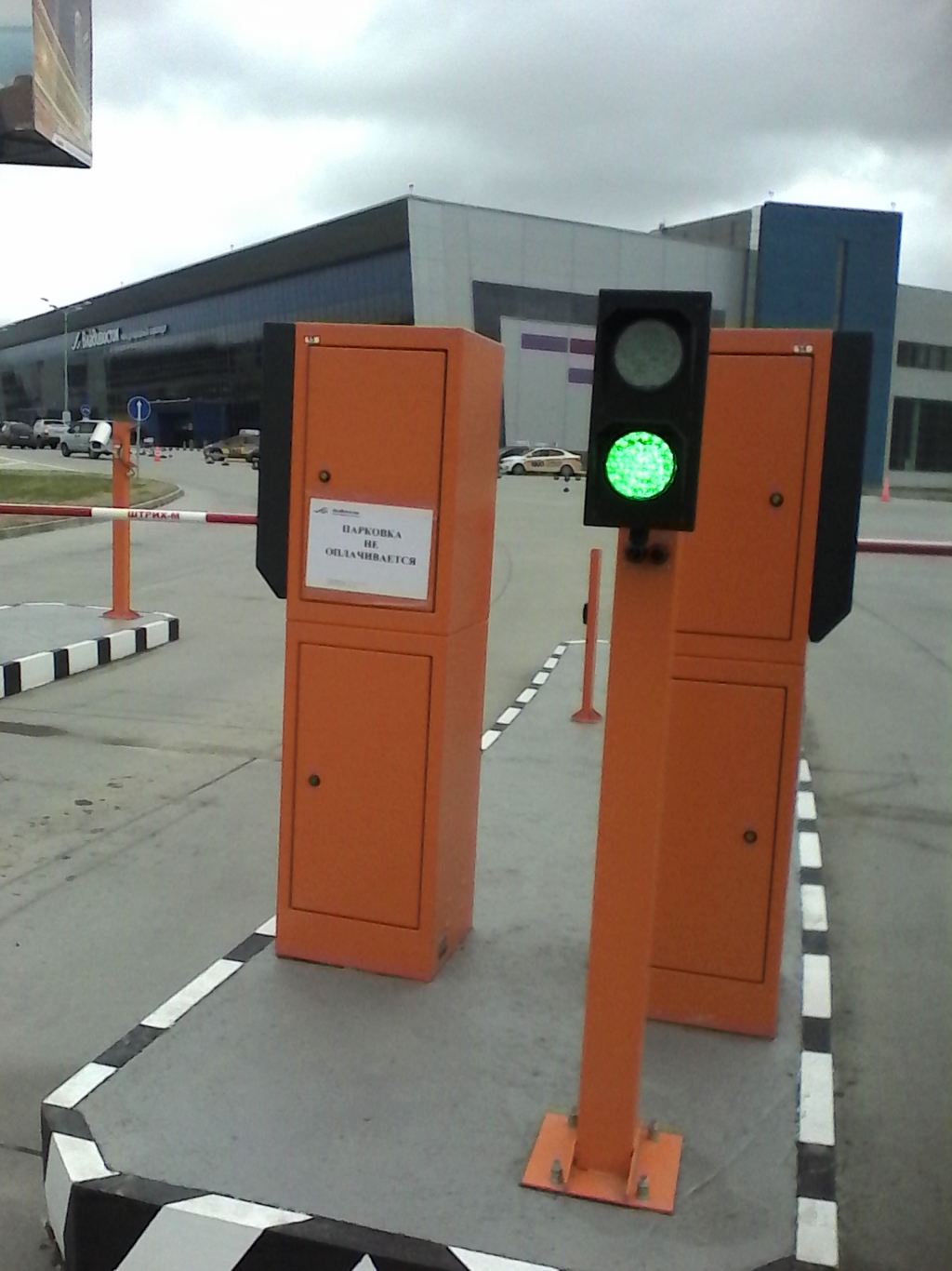 Пока парковка бесплатная , Фото с места события собственное