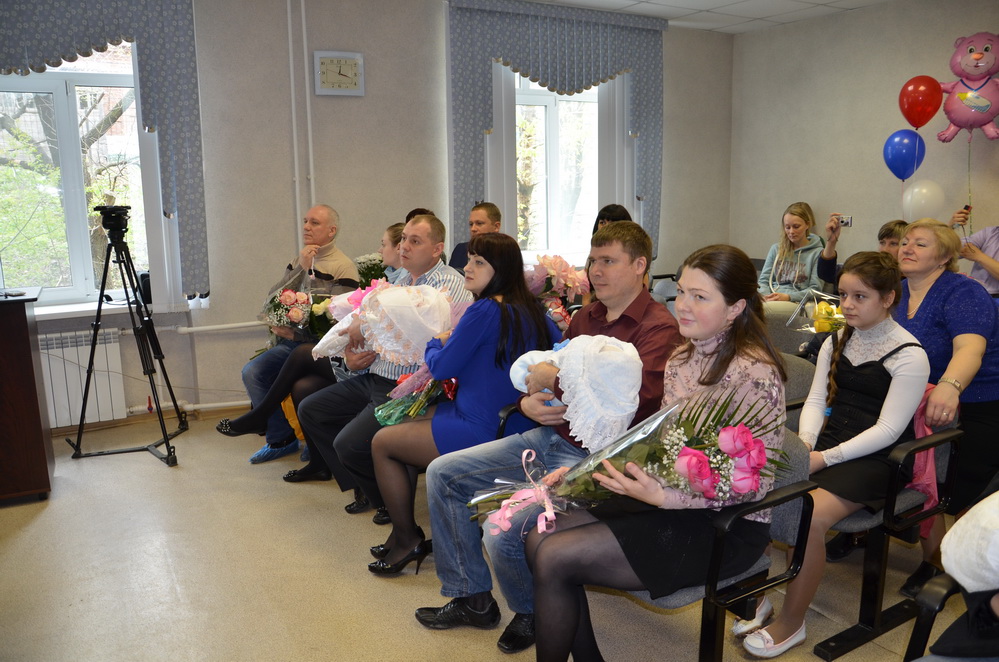 Торжественная выписка мам и их малышей прошла в роддоме №3 краевого центра Приморья, Фото с места события собственное