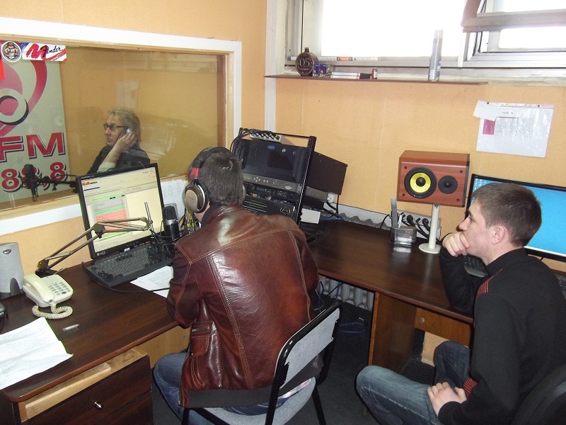 Звукорежиссеры за работой, Фото с места события собственное