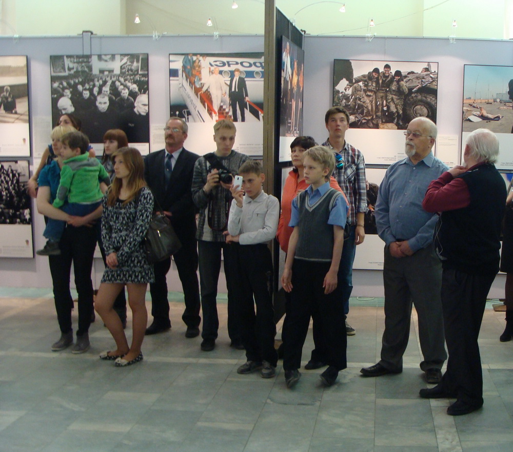 Гости выставки, Фото с места события собственное