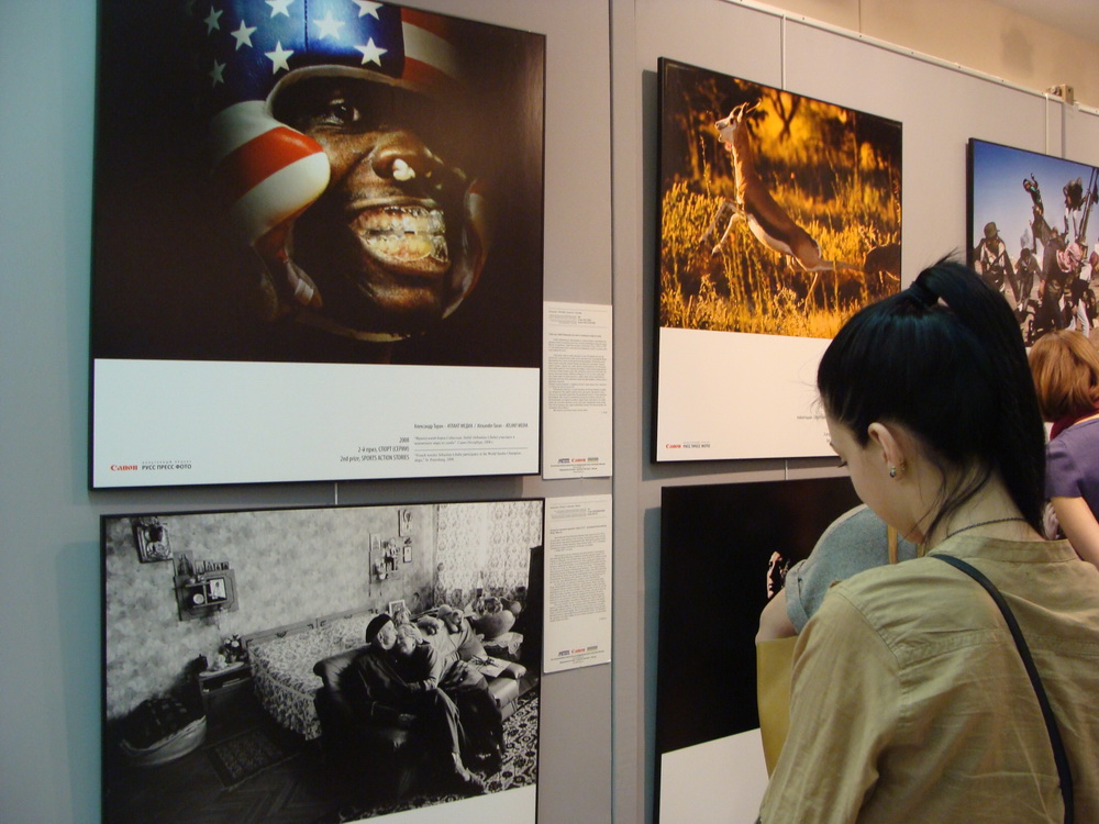 На открытии выставки, Фото с места события собственное