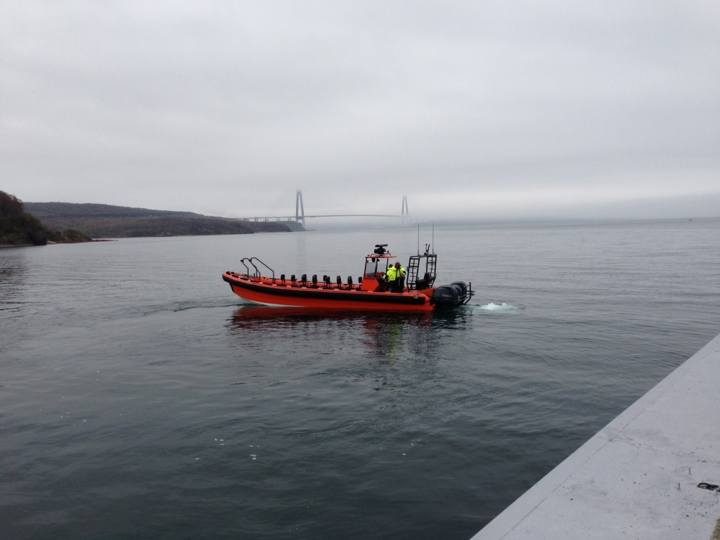 Скоростную спасательную лодку Russky Jet презентовали во Владивостоке, Фото с места события собственное