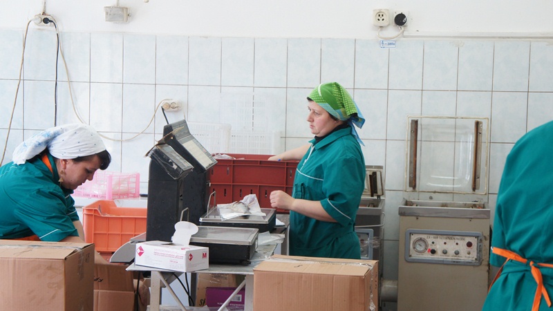 Фасовка и упаковка продукции, Фото с места события собственное