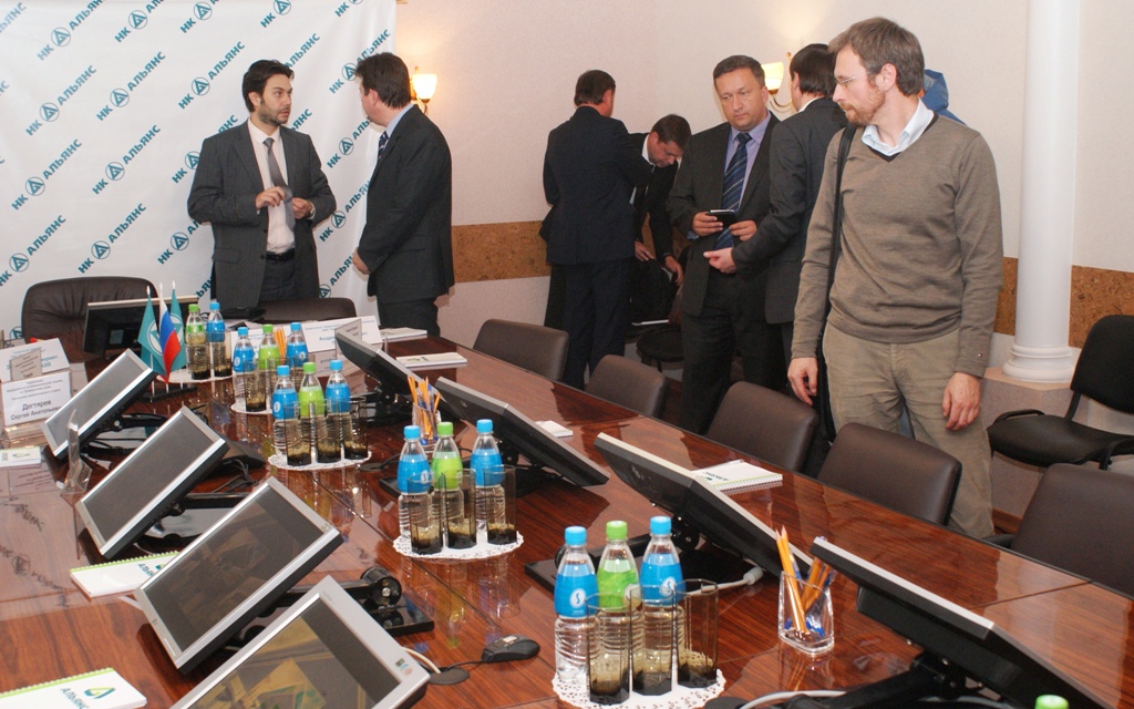 Завершение Круглого стола, Фото с места события собственное