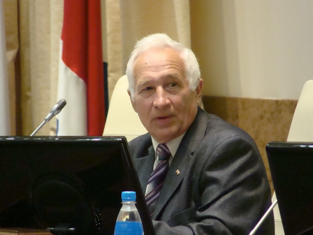 Дмитрий Григорович, Фото с места события собственное