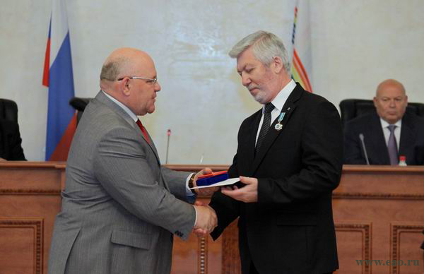 Знак "Почет и уважение" вручен Ефиму Шмаину, Фото с места события из других источников