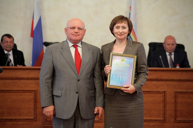 Александр Винников вручил награду генеральному директору ПТТФ "Виктория" Елене С, Фото с места события из других источников