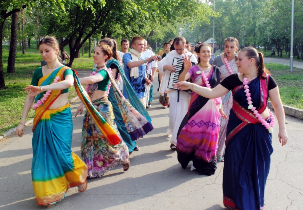 Танцы, Фото с места события собственное