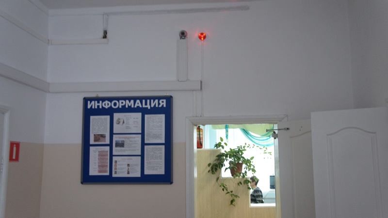 Видеоконтроль установлен даже в коридорах центра, Фото с места события собственное