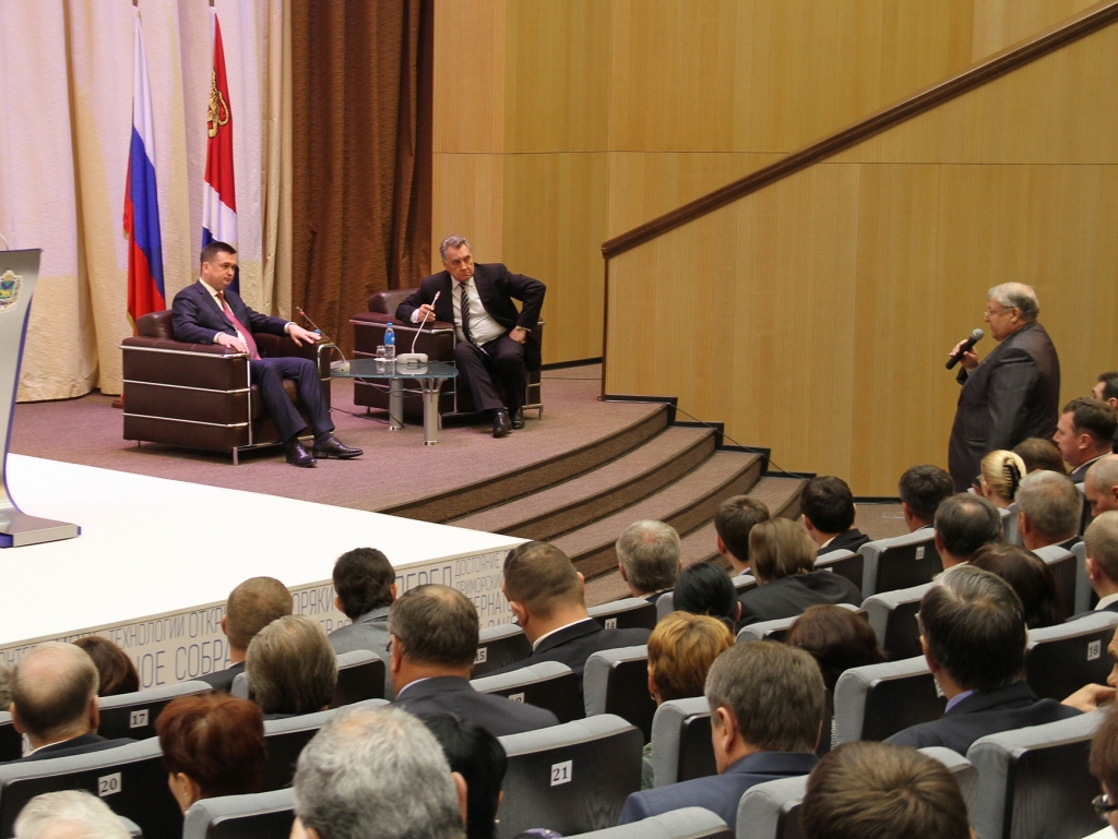 Вопросы задает Владимир Беспалов, Фото с места события из других источников