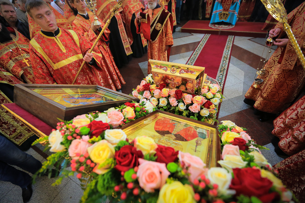 Торжественное событие приурочено к празднованию 1025-летия Крещения Руси, Фото с места события собственное