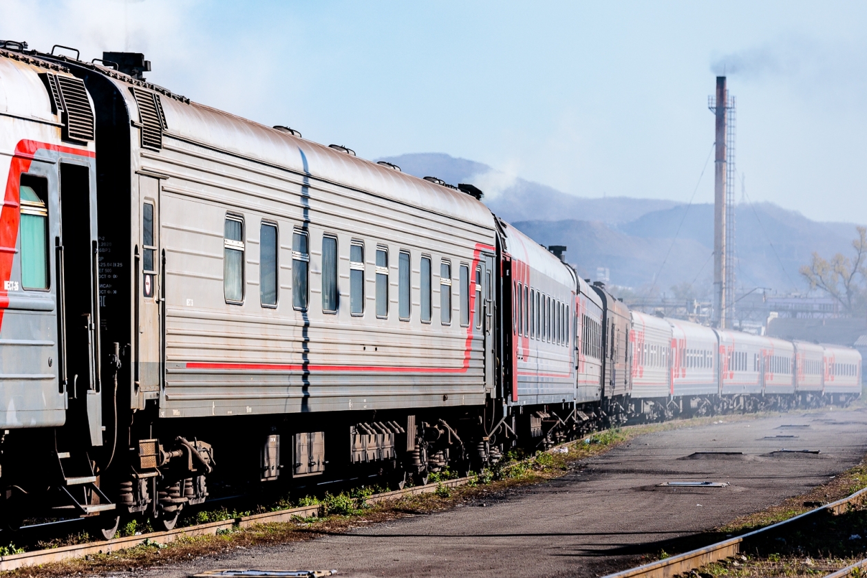Купить будет ржд. Пассажирский поезд фото. Поезд РЖД 2000 года. Краснодарская железная дорога. Наши поезда.