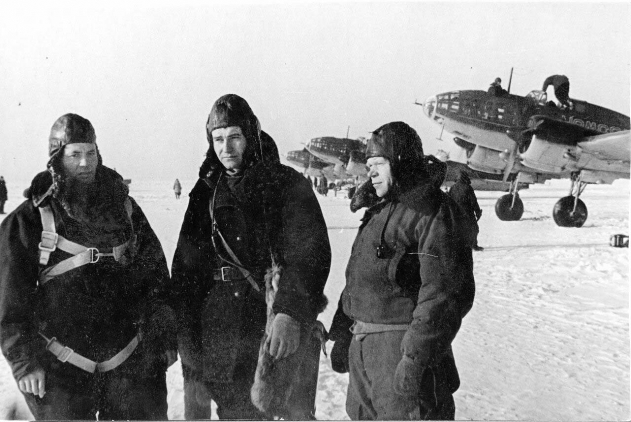 Передача бомбардировщика ДБ-3Ф "Комсомол Колымы". Декабрь 1941 года